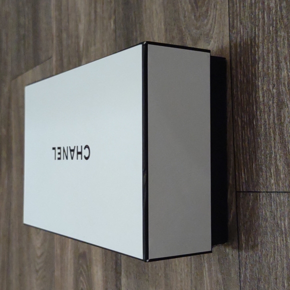 Authentic Chanel Gift box - Picture 5 of 10